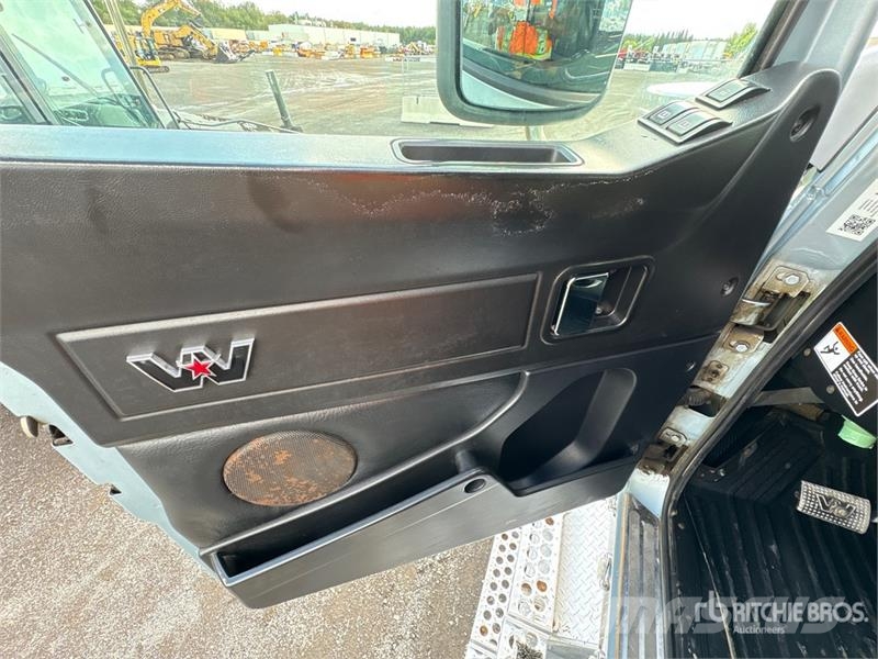 Western Star 4900SF 6x4 T/A Sleeper Truck Tractor Ťahače