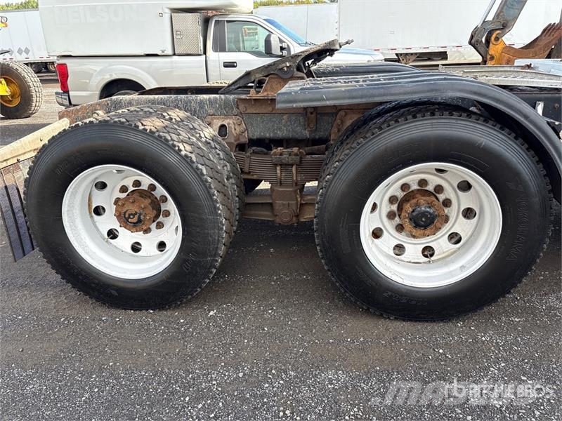 Western Star 4900SF 6x4 T/A Sleeper Truck Tractor Ťahače