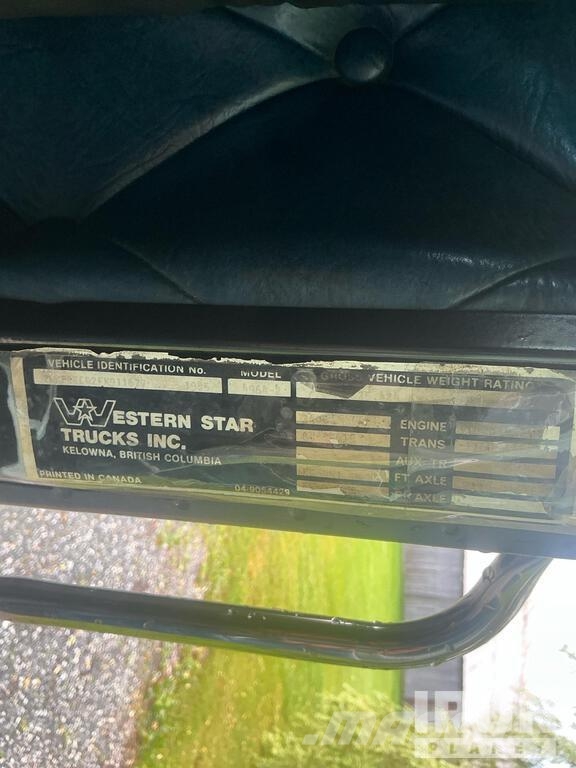 Western Star 4964-2 6x4 T/A Day Cab Truck Tractor Влекачи