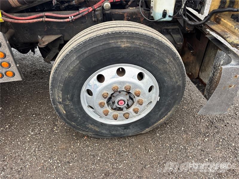 Western Star 4964EX 6x4 T/A Sleeper Truck Tractor Vilcēji