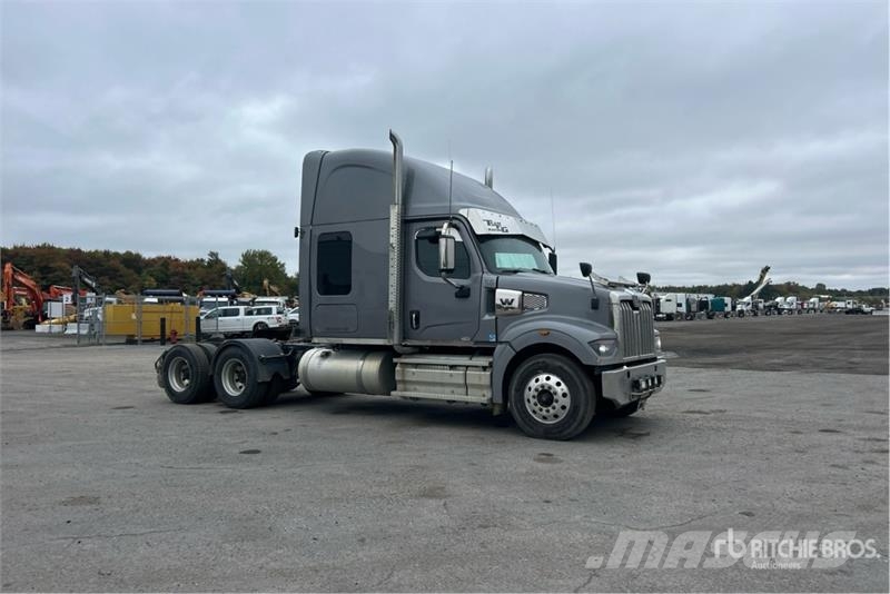 Western Star 49X 6x4 T/A Sleeper Truck Tractor Trekkvogner