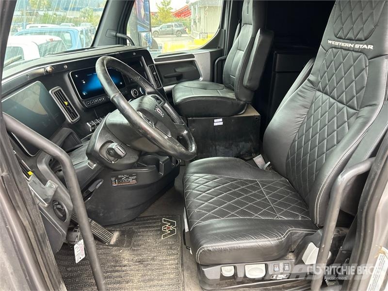 Western Star 49X 6x4 T/A Sleeper Truck Tractor Trekkvogner