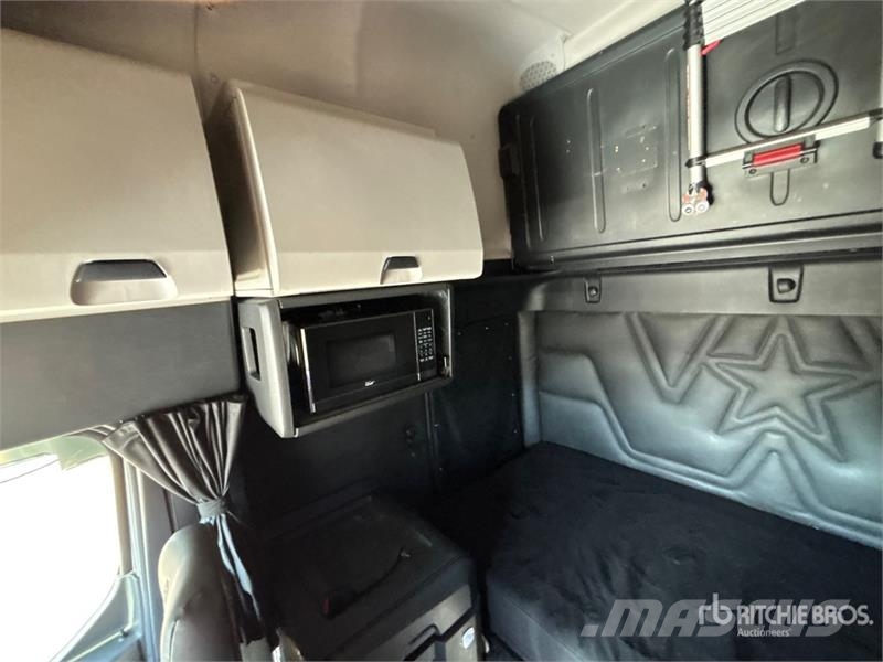 Western Star 49X 6x4 T/A Sleeper Truck Tractor Влекачи