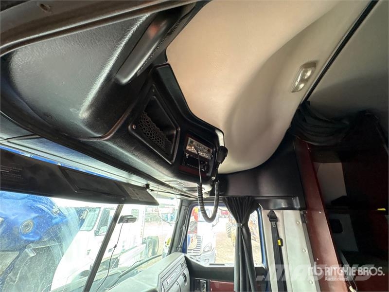 Western Star 5700 6x2 T/A Sleeper Truck Tractor 牵引车
