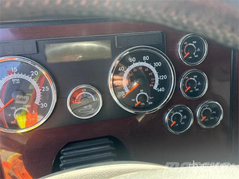 Western Star 5700 6x2 T/A Sleeper Truck Tractor (Inoperable) Влекачи