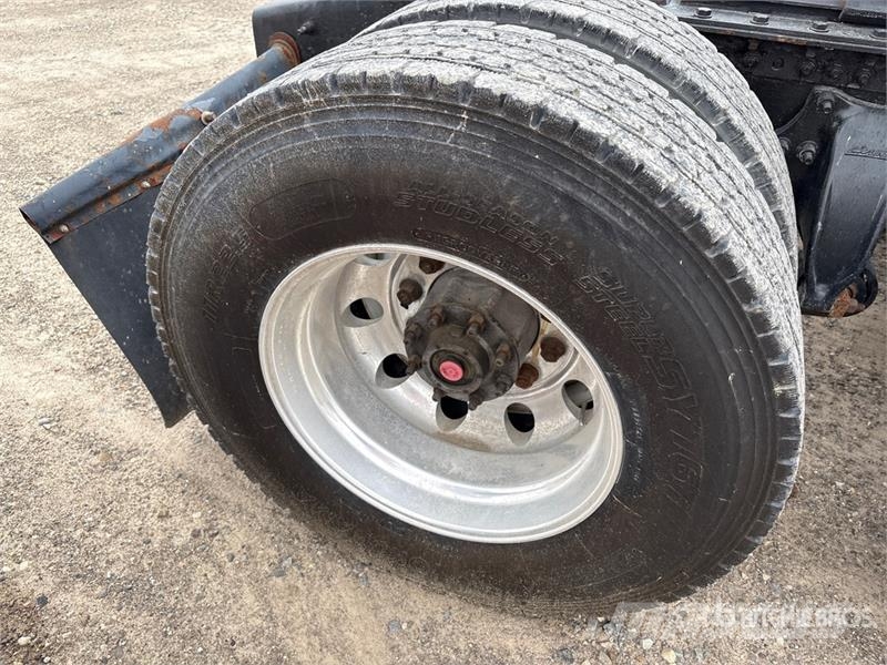 Western Star 5700 6x2 T/A Sleeper Truck Tractor 牵引车
