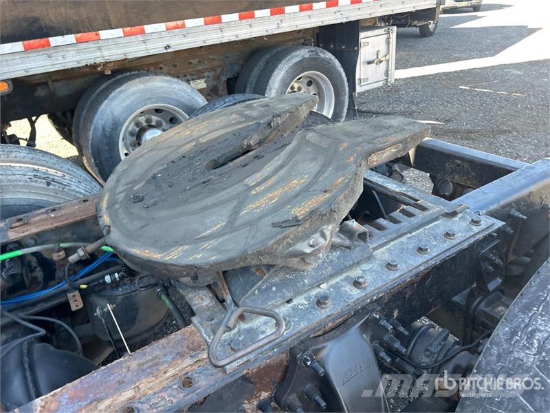 Western Star 5700 6x2 T/A Sleeper Truck Tractor (Inoperable) Влекачи