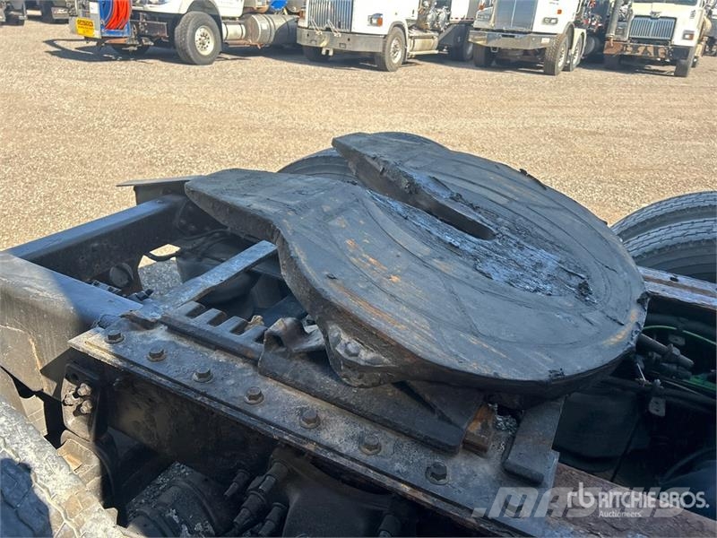 Western Star 5700 6x2 T/A Sleeper Truck Tractor (Inoperable) Влекачи