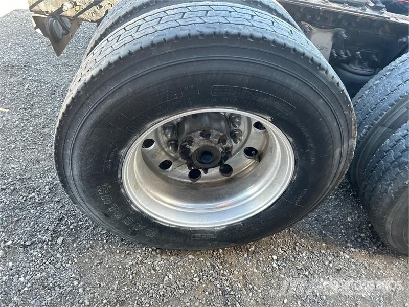 Western Star 5700 6x2 T/A Sleeper Truck Tractor (Inoperable) Влекачи