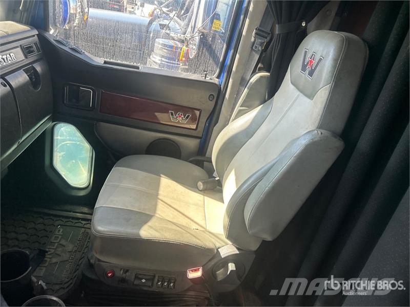 Western Star 5700 6x2 T/A Sleeper Truck Tractor (Inoperable) Влекачи