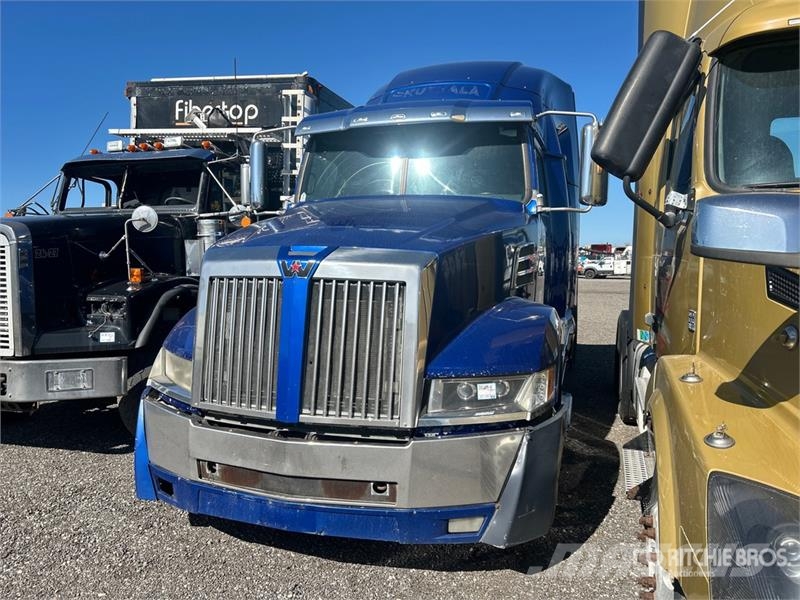 Western Star 5700 6x2 T/A Sleeper Truck Tractor (Inoperable) Влекачи