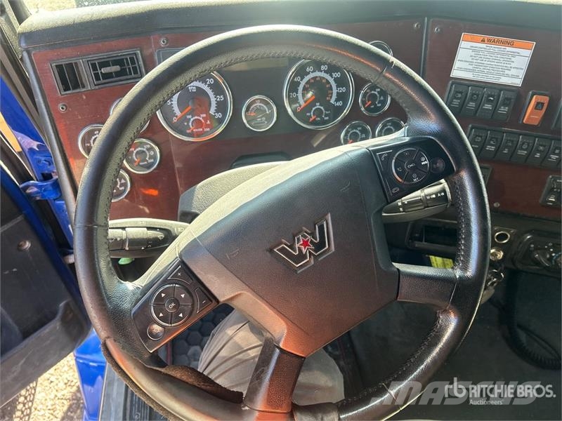 Western Star 5700 6x2 T/A Sleeper Truck Tractor (Inoperable) Влекачи