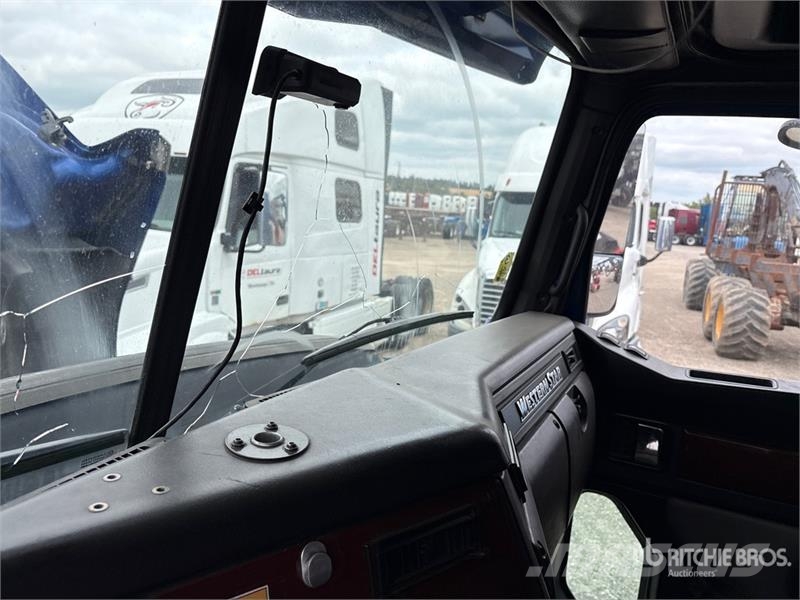 Western Star 5700 6x2 T/A Sleeper Truck Tractor 牵引车