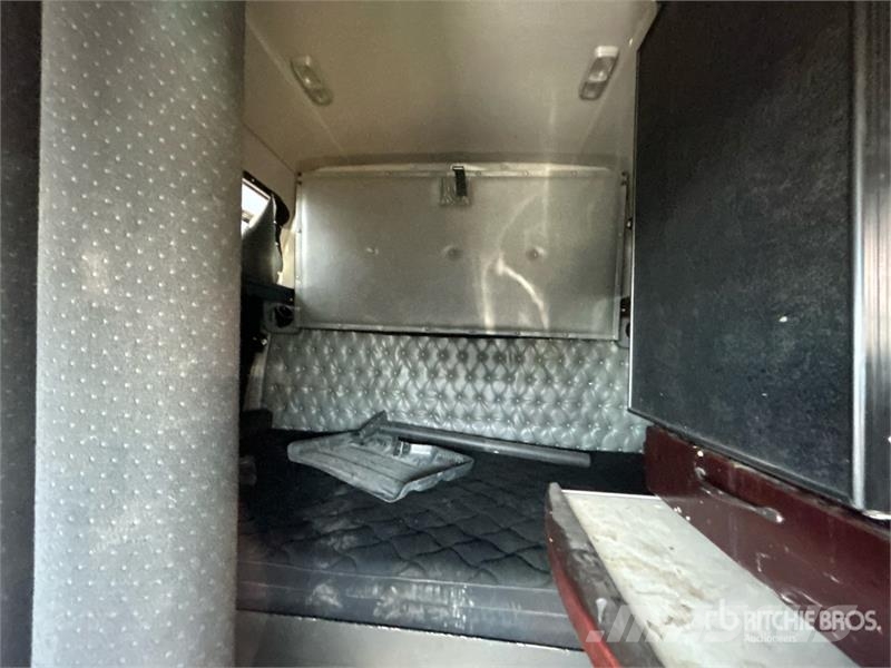 Western Star 5700 6x2 T/A Sleeper Truck Tractor (Inoperable) Влекачи