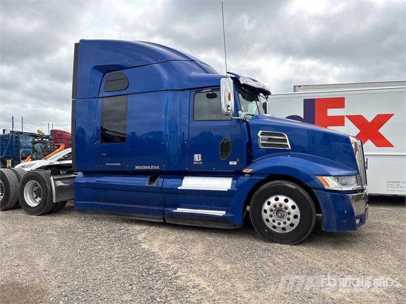 Western Star 5700 6x2 T/A Sleeper Truck Tractor 牵引车