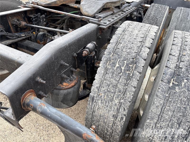 Western Star 5700 6x2 T/A Sleeper Truck Tractor 牵引车