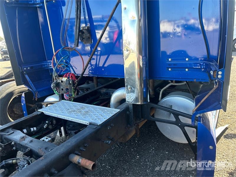 Western Star 5700 6x2 T/A Sleeper Truck Tractor (Inoperable) Влекачи