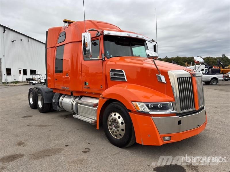 Western Star 5700 6x4 T/A Sleeper Truck Tractor Sadulveokid