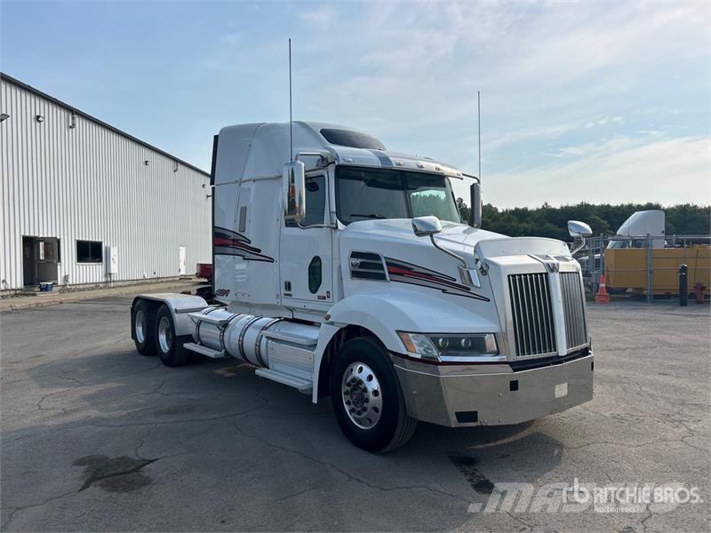 Western Star 5700 6x4 T/A Sleeper Truck Tractor Vetopöytäautot