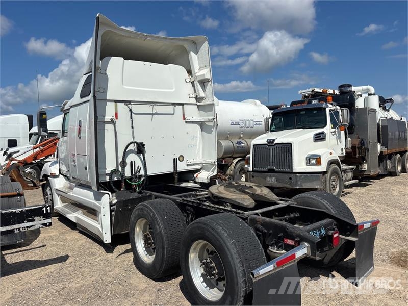 Western Star 5700 6x4 T/A Sleeper Truck Tractor (Inoperable) Vetopöytäautot