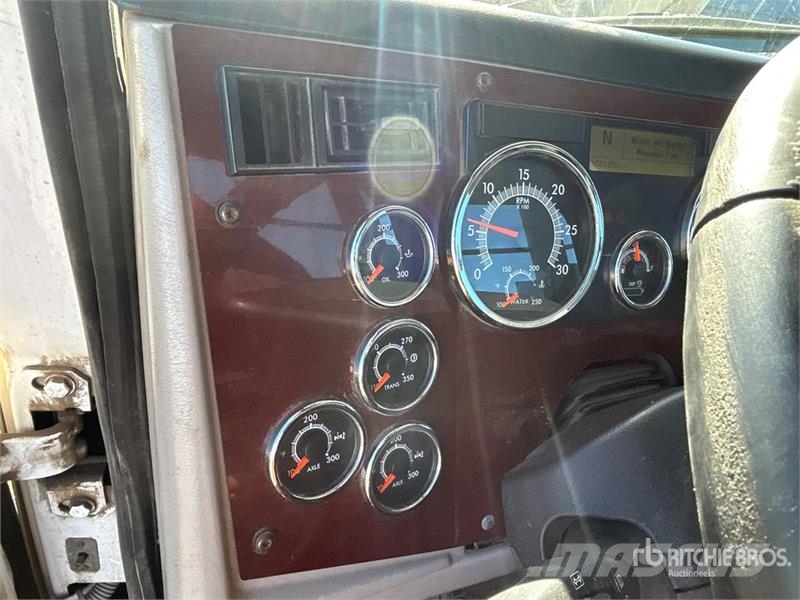 Western Star 5700 6x4 T/A Day Cab Truck Tractor 牵引车