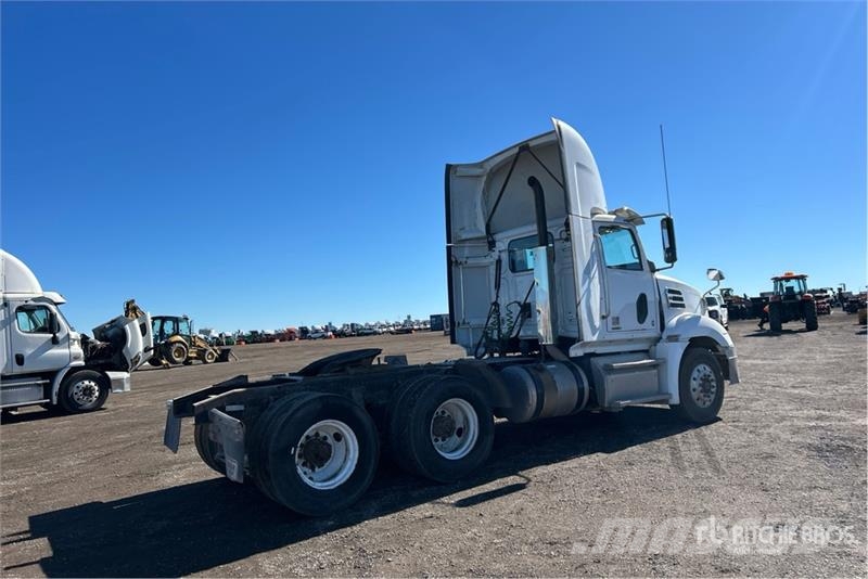 Western Star 5700 6x4 T/A Day Cab Truck Tractor 牵引车