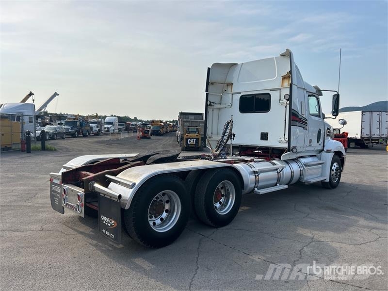 Western Star 5700 6x4 T/A Sleeper Truck Tractor Vetopöytäautot