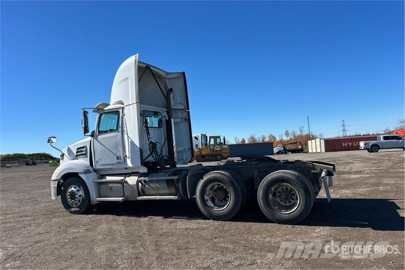 Western Star 5700 6x4 T/A Day Cab Truck Tractor 牵引车