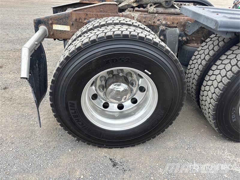 Western Star 5700 6x4 T/A Sleeper Truck Tractor Sadulveokid
