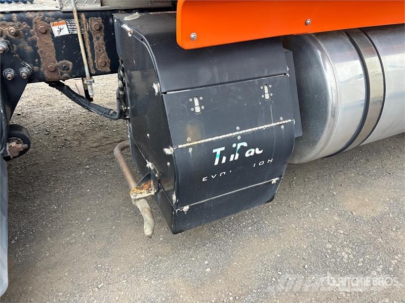 Western Star 5700 6x4 T/A Sleeper Truck Tractor Sadulveokid