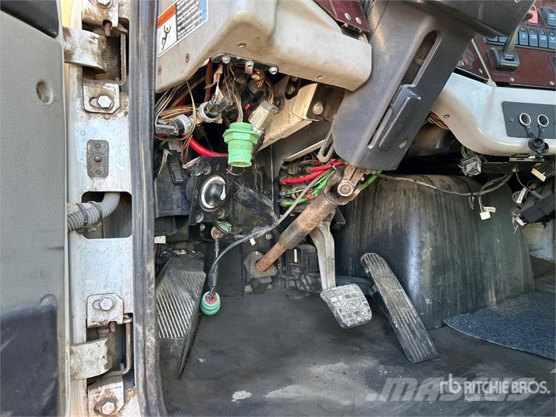 Western Star 5700 6x4 T/A Day Cab Truck Tractor 牵引车