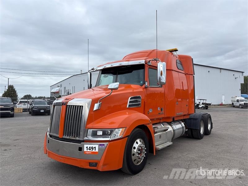 Western Star 5700 6x4 T/A Sleeper Truck Tractor Trekkvogner