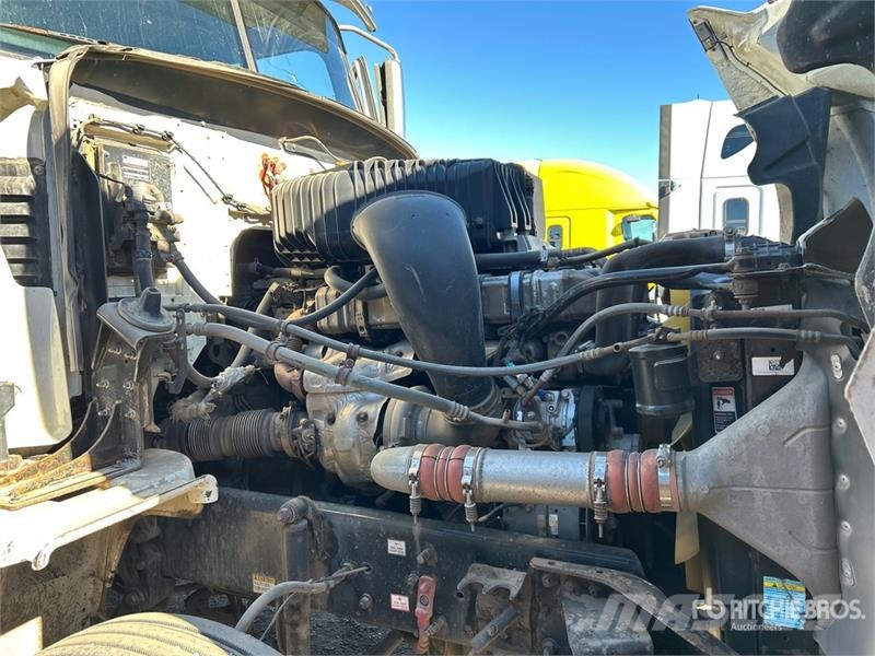 Western Star 5700 6x4 T/A Day Cab Truck Tractor 牵引车