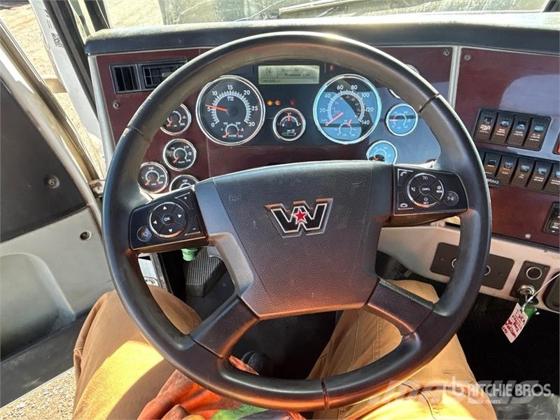 Western Star 5700 6x4 T/A Day Cab Truck Tractor 牵引车