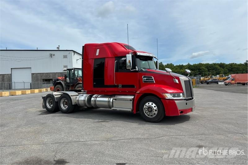 Western Star 5700 6x4 T/A Sleeper Truck Tractor Влекачи