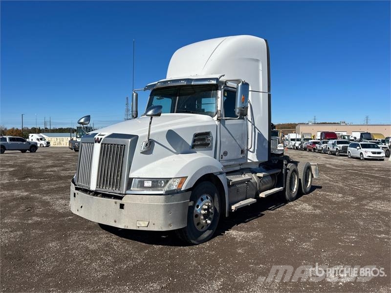 Western Star 5700 6x4 T/A Day Cab Truck Tractor 牵引车