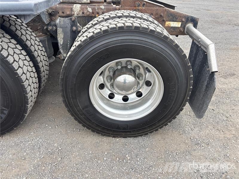 Western Star 5700 6x4 T/A Sleeper Truck Tractor Sadulveokid