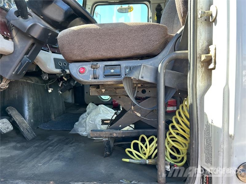 Western Star 5700 6x4 T/A Day Cab Truck Tractor 牵引车