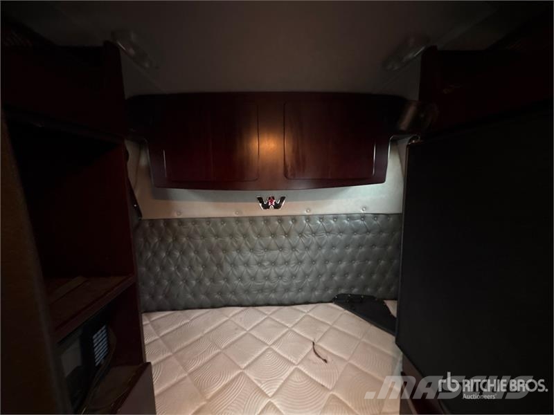 Western Star 5700 6x4 T/A Sleeper Truck Tractor Trekkvogner