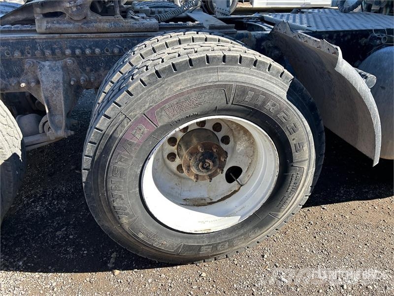 Western Star 5700 6x4 T/A Day Cab Truck Tractor 牵引车