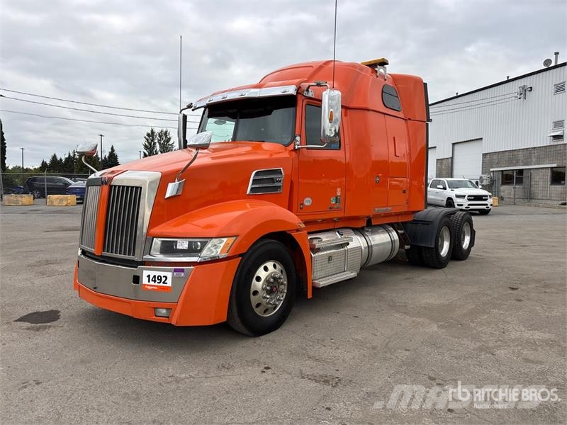 Western Star 5700 6x4 T/A Sleeper Truck Tractor Sadulveokid