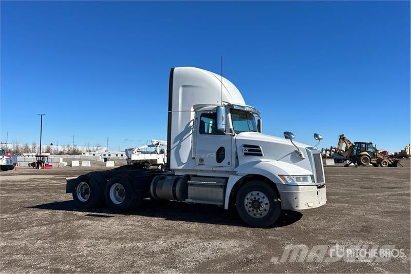 Western Star 5700 6x4 T/A Day Cab Truck Tractor 牵引车