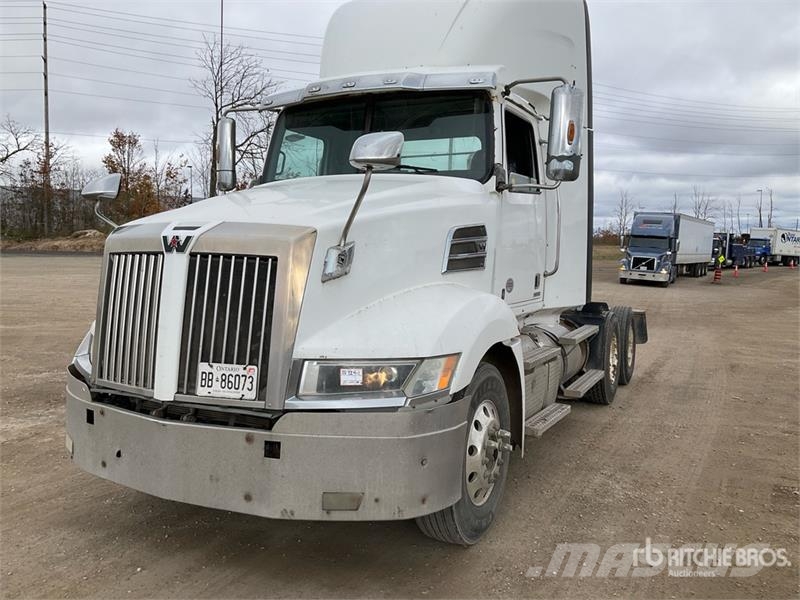 Western Star 5700 6x4 T/A Day Cab Truck Tractor 牵引车
