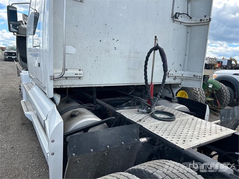 Western Star 5700 6x4 T/A Sleeper Truck Tractor Vlačilci