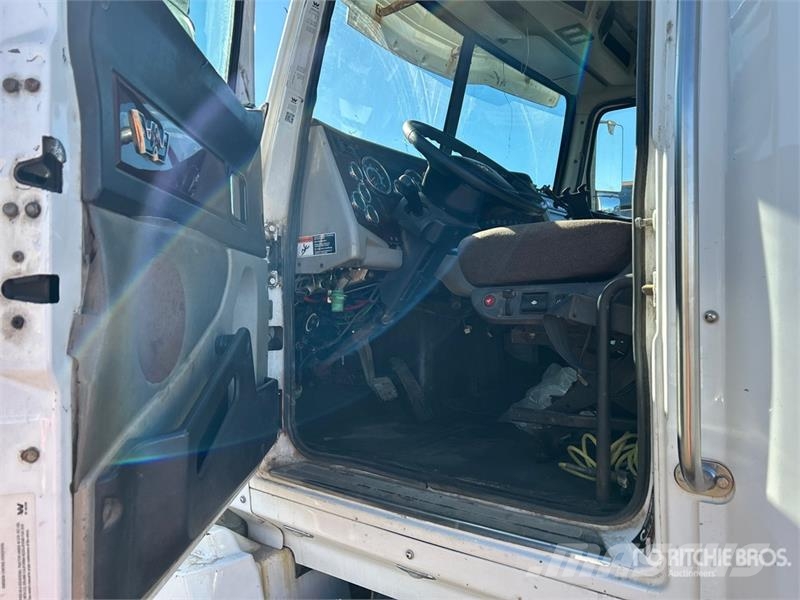 Western Star 5700 6x4 T/A Day Cab Truck Tractor 牵引车