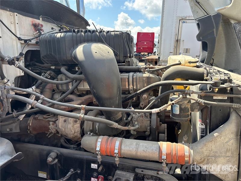 Western Star 5700 6x4 T/A Sleeper Truck Tractor (Inoperable) Vetopöytäautot