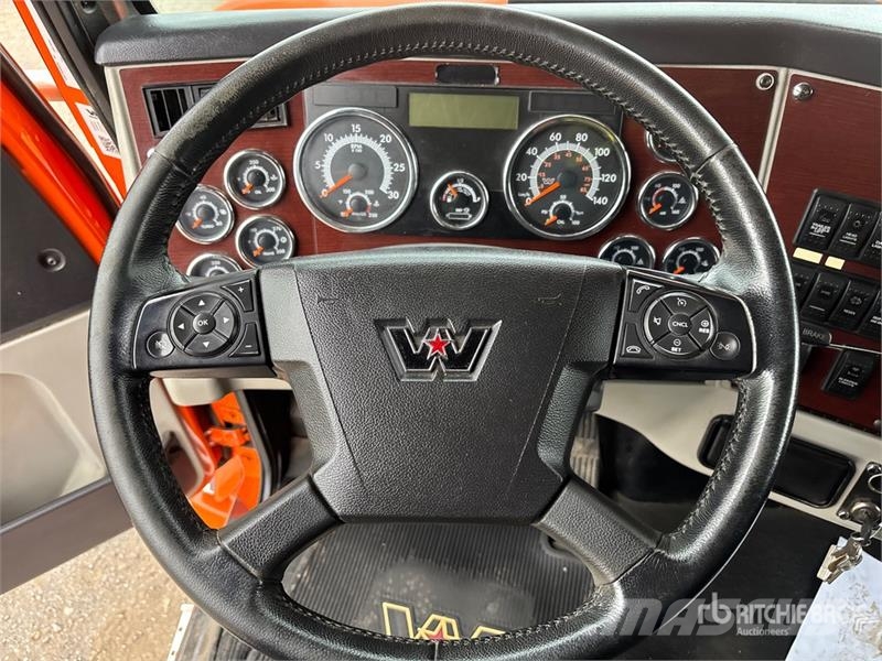 Western Star 5700 6x4 T/A Sleeper Truck Tractor Sadulveokid