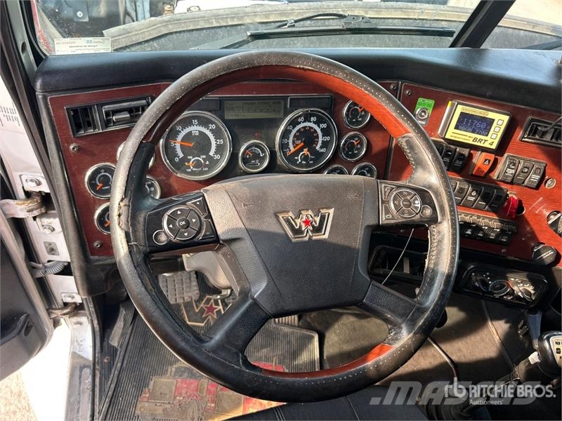 Western Star 5700 6x4 T/A Sleeper Truck Tractor Vetopöytäautot