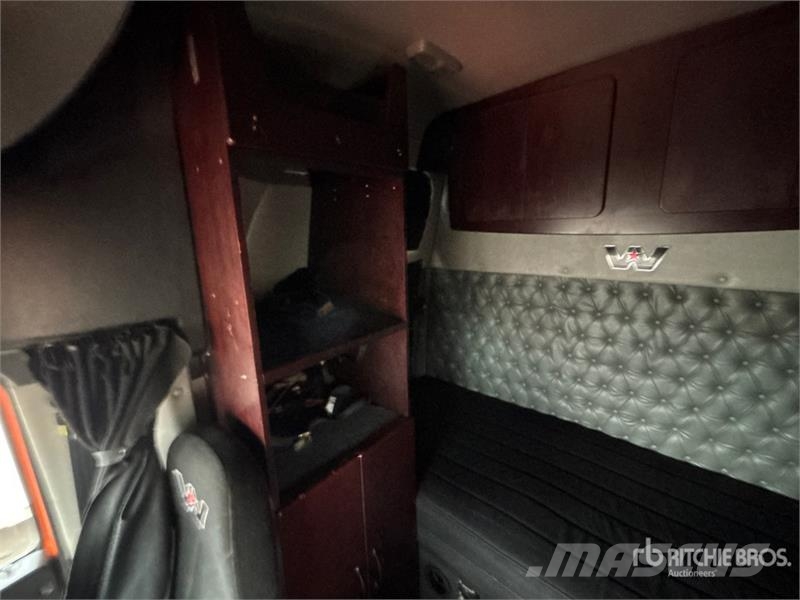 Western Star 5700 6x4 T/A Sleeper Truck Tractor Sadulveokid