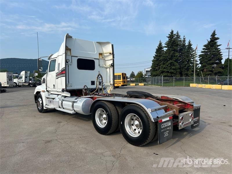 Western Star 5700 6x4 T/A Sleeper Truck Tractor Vetopöytäautot